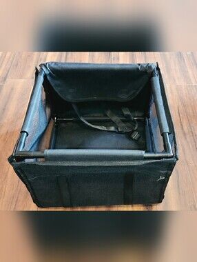 GUC Black Dog Carseat Bed With Safety Strap And Over Seat Strap 15" x 15"